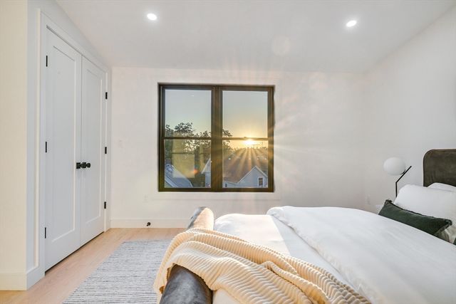 290 Watertown Street 3., Newton, MA 02458