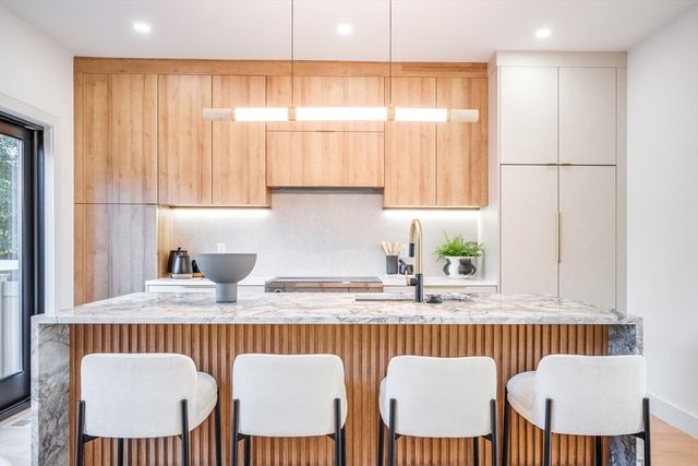 290 Watertown Street 3., Newton, MA 02458