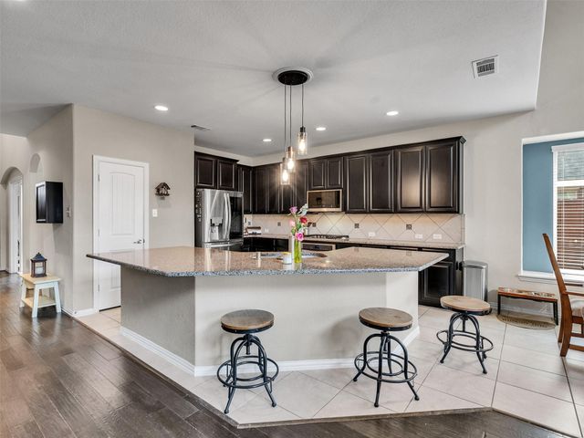 2704 Oxbow Bluff, Pearland, TX 77581