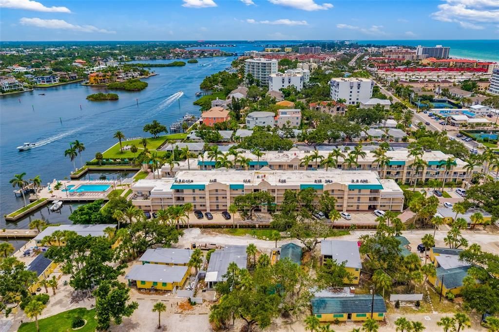 Image 34 of property listing at 5961 MIDNIGHT PASS ROAD 319, Sarasota, FL 34242