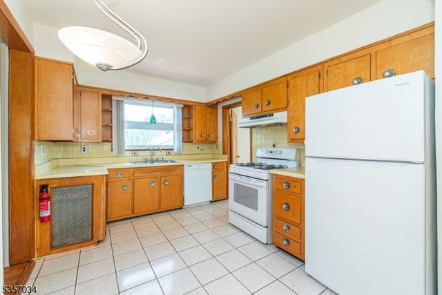 32 Martin Ave, Clifton City, NJ 07012