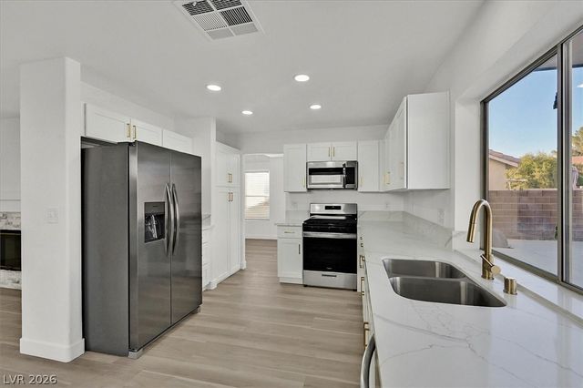 6078 Autumn Rose Way, Las Vegas, NV 89142