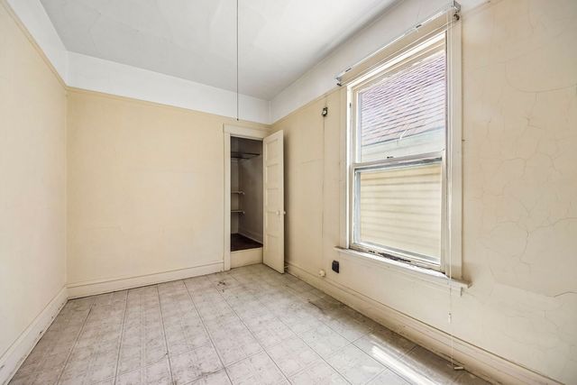 2934 N Gresham Avenue, Chicago, IL 60618