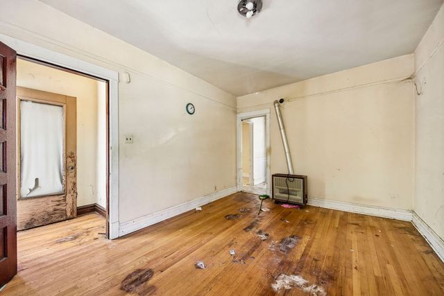2934 N Gresham Avenue, Chicago, IL 60618