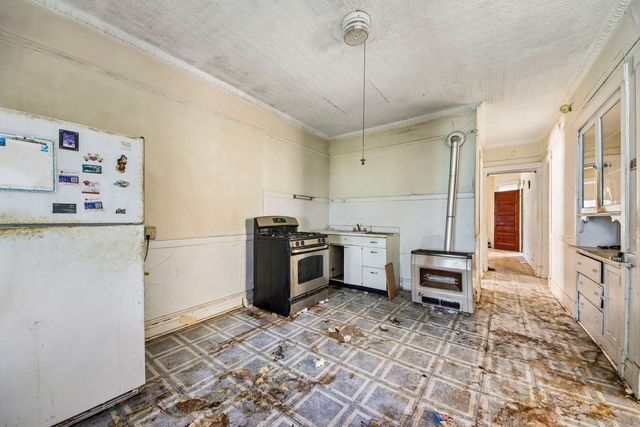 2934 N Gresham Avenue, Chicago, IL 60618
