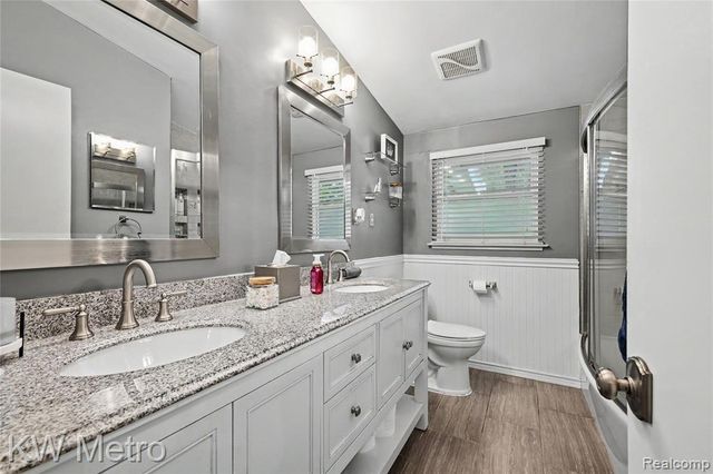 637 Kenyon Drive, Troy, MI 48083