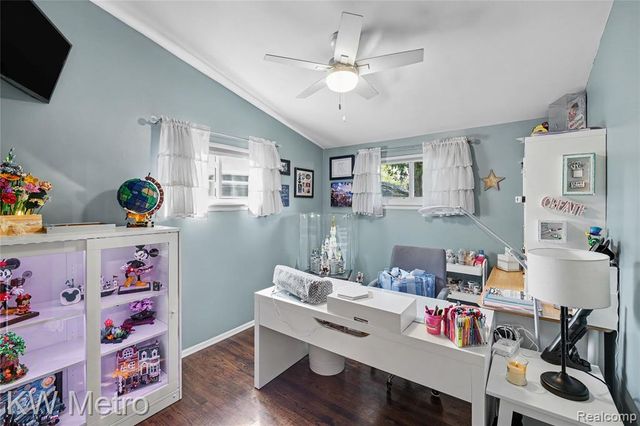 637 Kenyon Drive, Troy, MI 48083