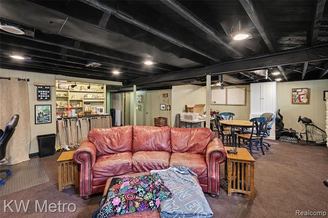 637 Kenyon Drive, Troy, MI 48083