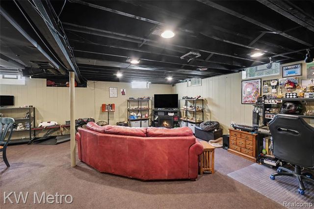 637 Kenyon Drive, Troy, MI 48083