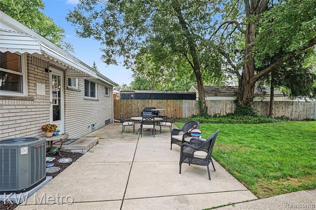 637 Kenyon Drive, Troy, MI 48083