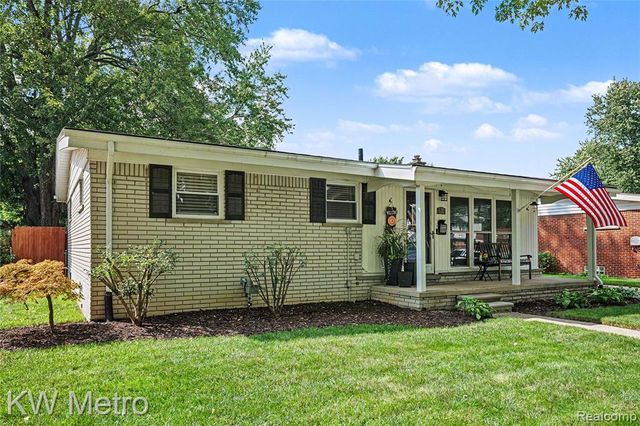 637 Kenyon Drive, Troy, MI 48083