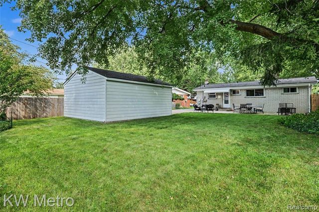 637 Kenyon Drive, Troy, MI 48083