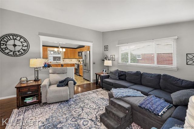 637 Kenyon Drive, Troy, MI 48083
