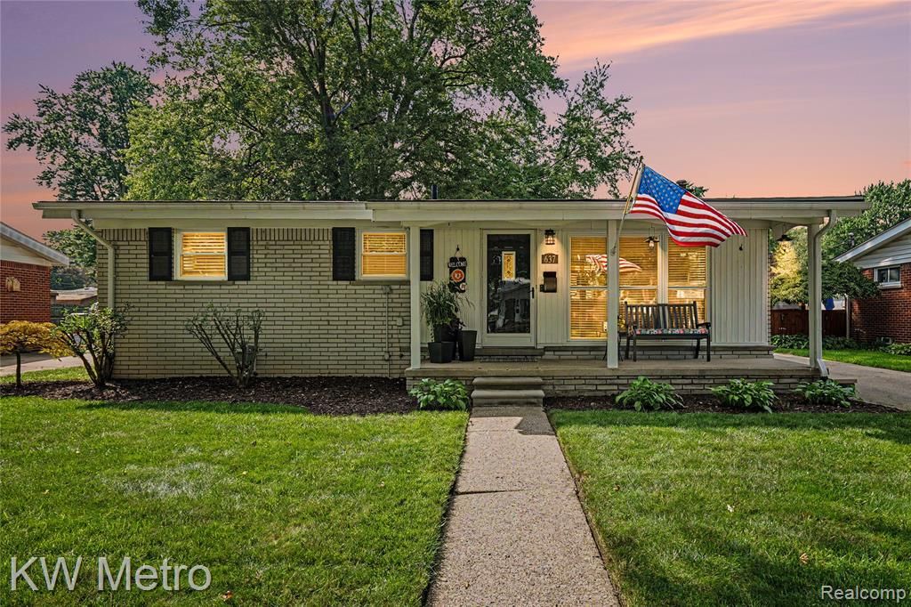 637 Kenyon Drive, Troy, MI 48083