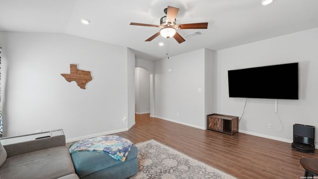 2299 Clover, New Braunfels, TX 78130