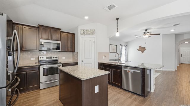 2299 Clover, New Braunfels, TX 78130