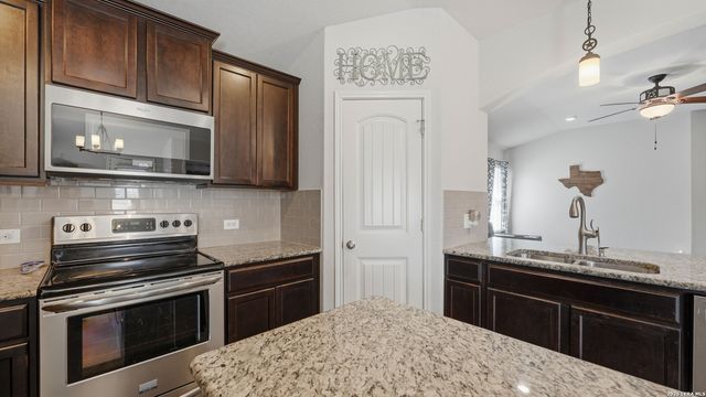 2299 Clover, New Braunfels, TX 78130