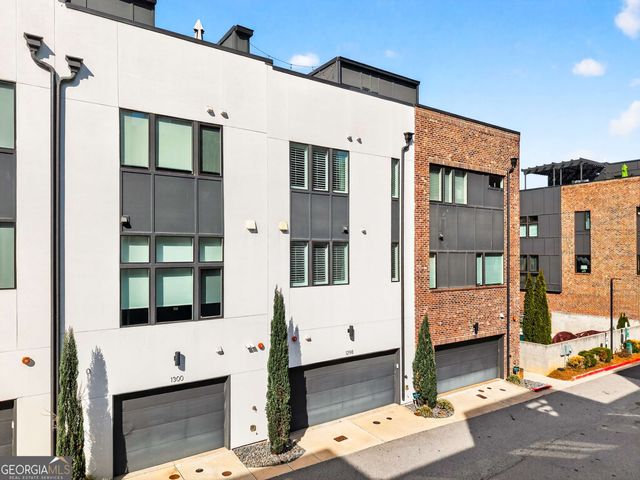 1298 Chelsea Circle NW, Atlanta, GA 30318