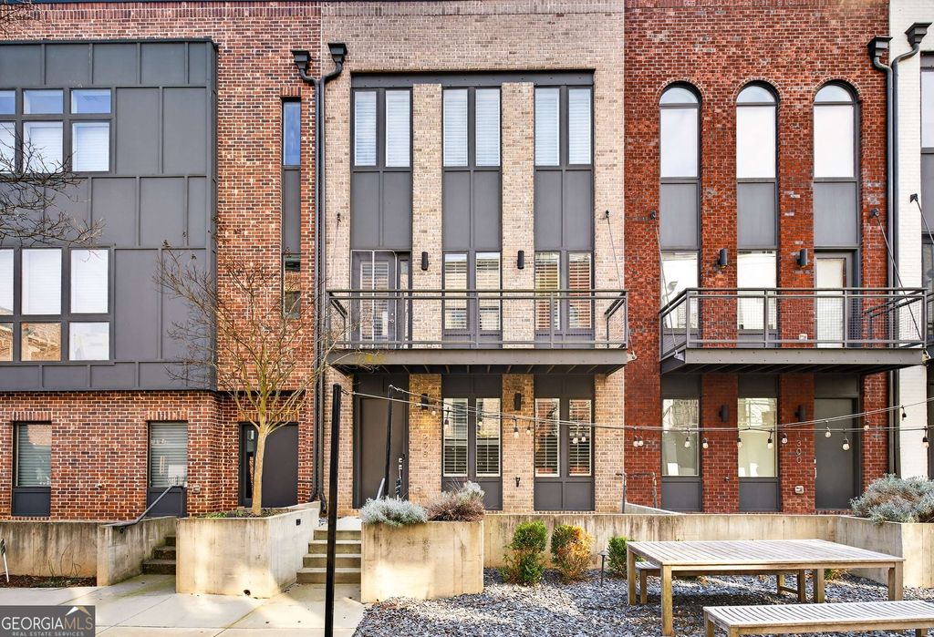 1298 Chelsea Circle NW, Atlanta, GA 30318