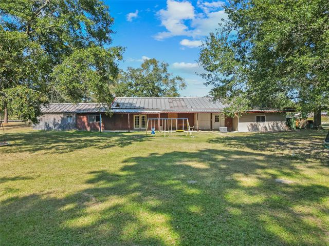 33 W Walnut Lake Drive, Huntsville, TX 77320
