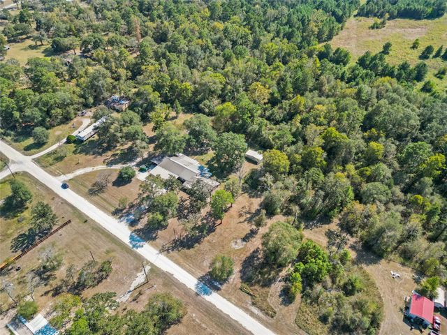 33 W Walnut Lake Drive, Huntsville, TX 77320