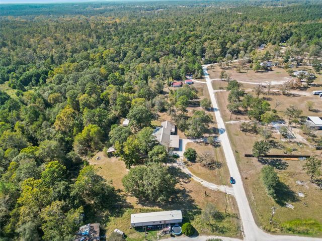 33 W Walnut Lake Drive, Huntsville, TX 77320