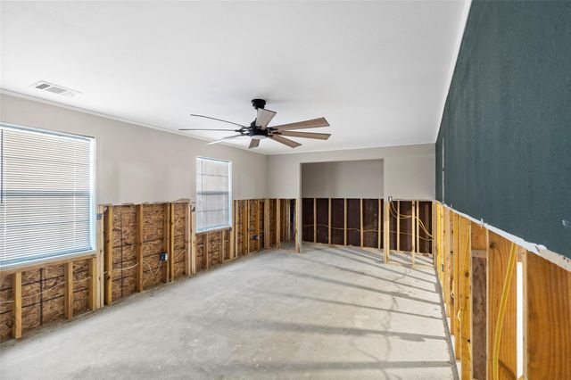 33 W Walnut Lake Drive, Huntsville, TX 77320