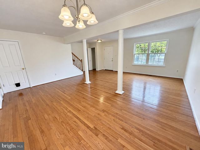 9215 HOWLAND, Laurel, MD 20723