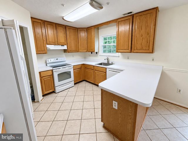 9215 HOWLAND, Laurel, MD 20723