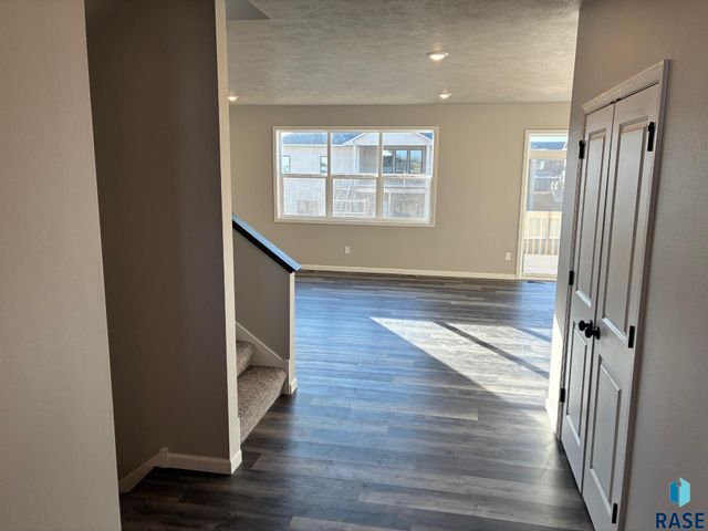 2809 S Copper Creek Ave Avenue, Sioux Falls, SD 57110