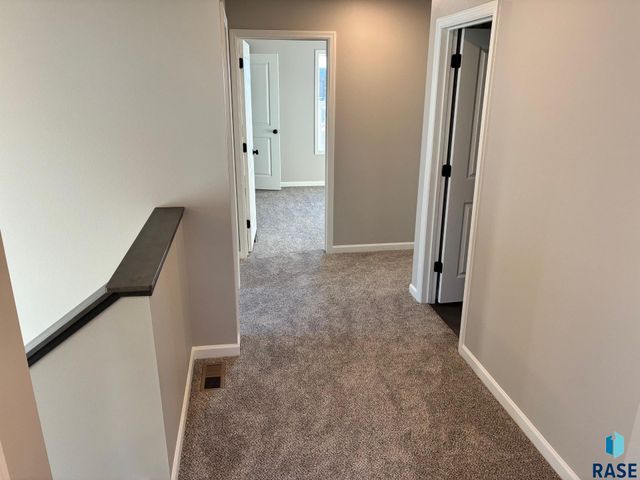 2809 S Copper Creek Ave Avenue, Sioux Falls, SD 57110