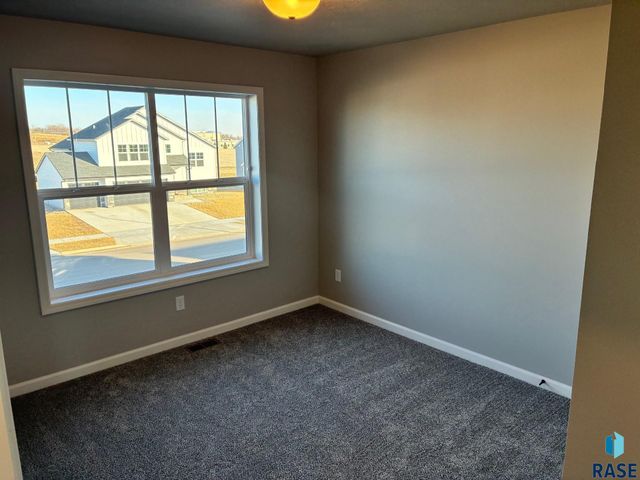 2809 S Copper Creek Ave Avenue, Sioux Falls, SD 57110