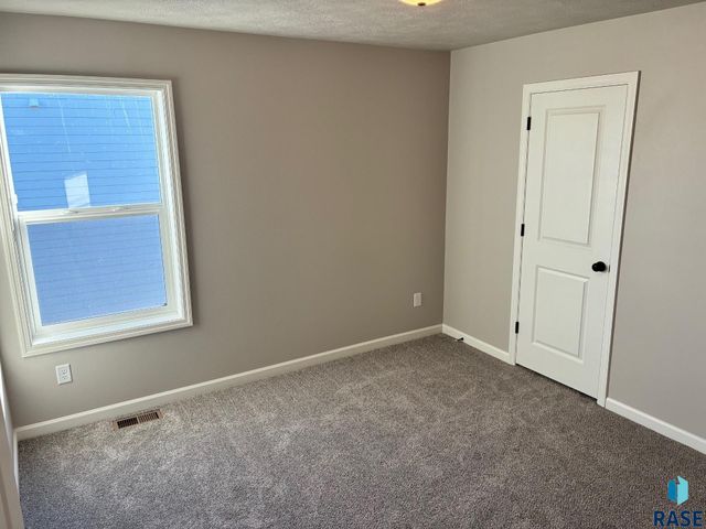 2809 S Copper Creek Ave Avenue, Sioux Falls, SD 57110