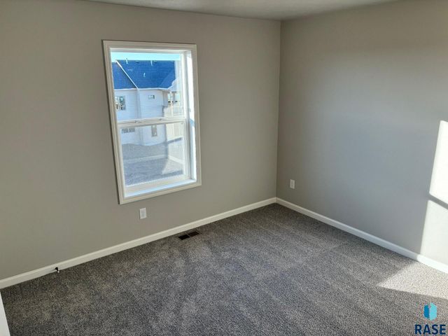 2809 S Copper Creek Ave Avenue, Sioux Falls, SD 57110