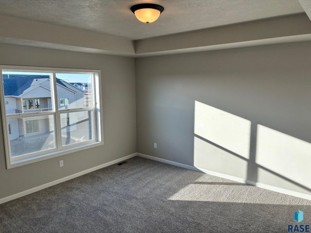 2809 S Copper Creek Ave Avenue, Sioux Falls, SD 57110