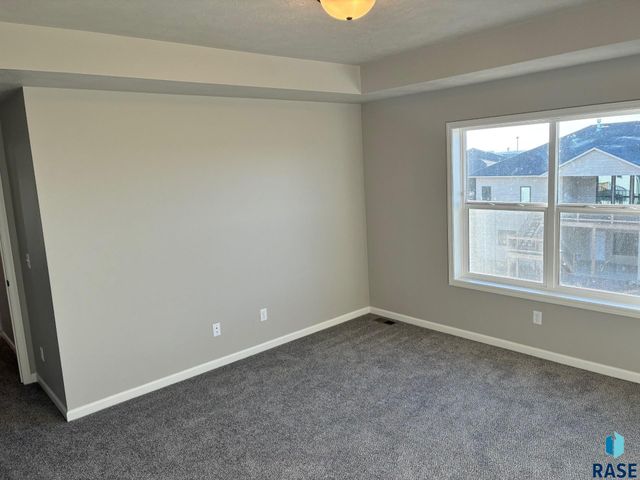 2809 S Copper Creek Ave Avenue, Sioux Falls, SD 57110