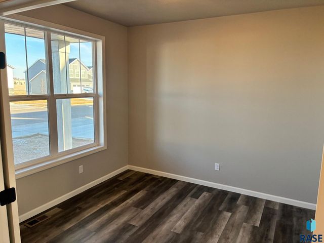 2809 S Copper Creek Ave Avenue, Sioux Falls, SD 57110