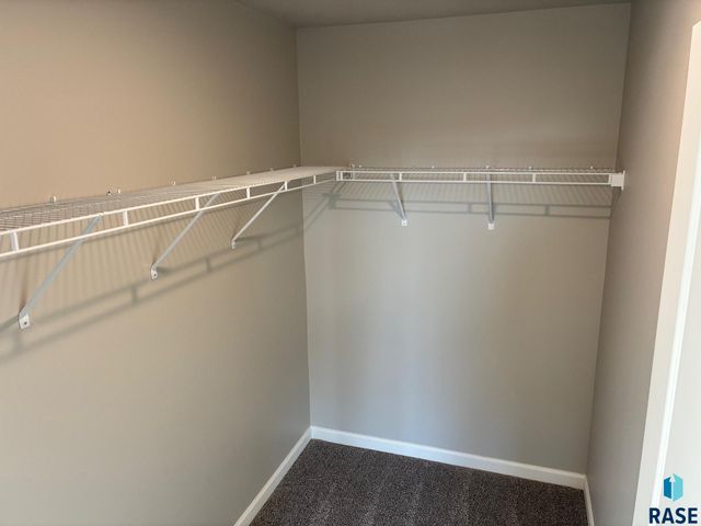 2809 S Copper Creek Ave Avenue, Sioux Falls, SD 57110