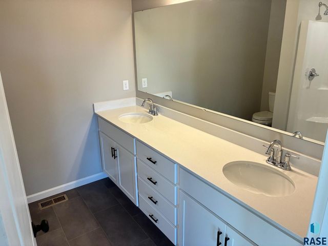 2809 S Copper Creek Ave Avenue, Sioux Falls, SD 57110