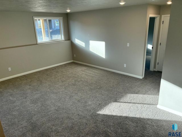 2809 S Copper Creek Ave Avenue, Sioux Falls, SD 57110