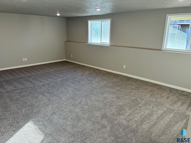 2809 S Copper Creek Ave Avenue, Sioux Falls, SD 57110