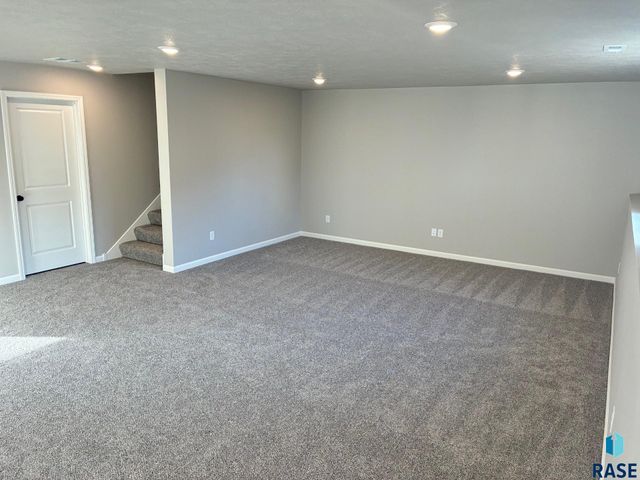 2809 S Copper Creek Ave Avenue, Sioux Falls, SD 57110