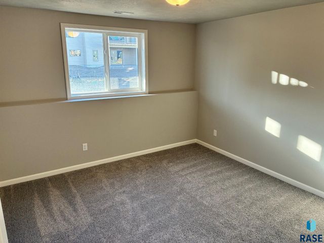 2809 S Copper Creek Ave Avenue, Sioux Falls, SD 57110