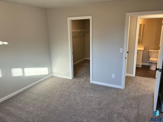 2809 S Copper Creek Ave Avenue, Sioux Falls, SD 57110