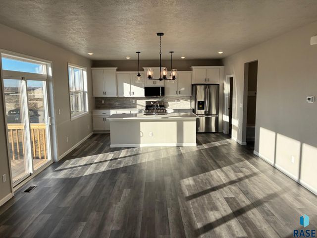 2809 S Copper Creek Ave Avenue, Sioux Falls, SD 57110