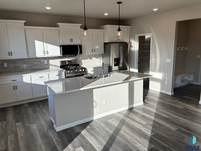 2809 S Copper Creek Ave Avenue, Sioux Falls, SD 57110