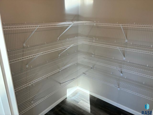 2809 S Copper Creek Ave Avenue, Sioux Falls, SD 57110