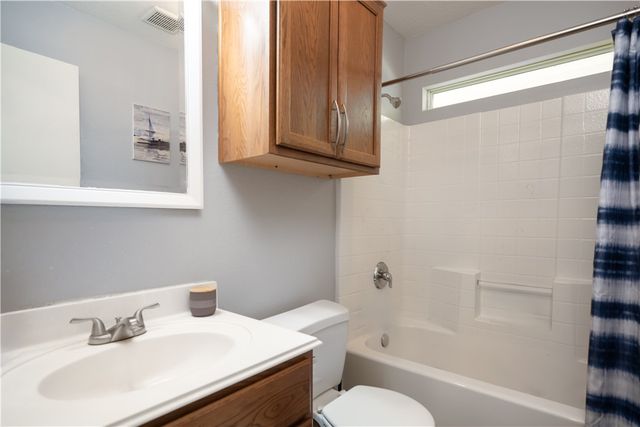 904 Crested Point Drive, College Station, TX 77845