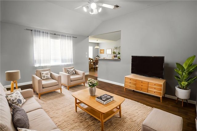 904 Crested Point Drive, College Station, TX 77845