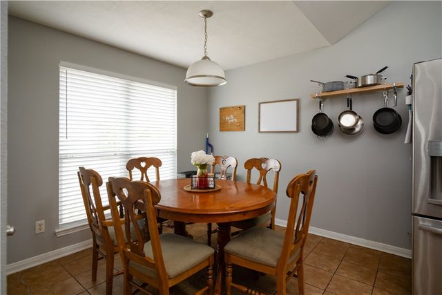 904 Crested Point Drive, College Station, TX 77845